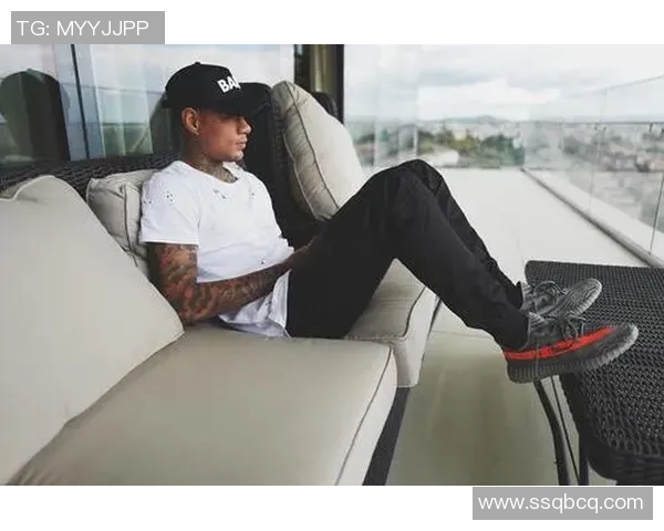 冬季球星街头穿搭解析 足球明星冬季服装搭配风格大揭秘